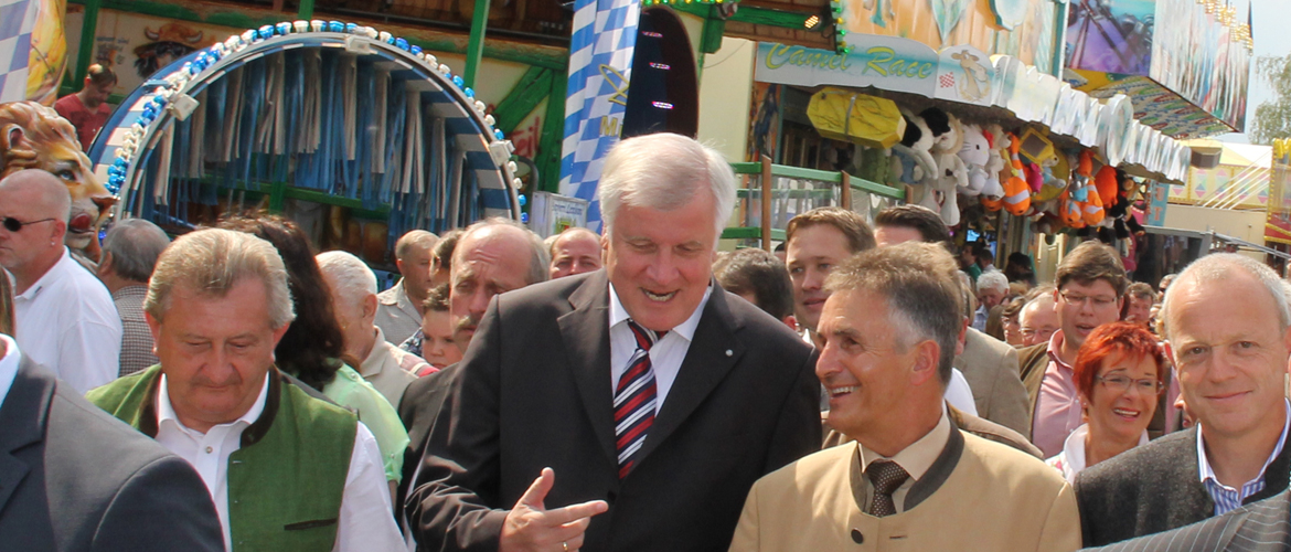 Ministerpräsident Seehofer zu Besuch auf dem Karpfhamer Fest
